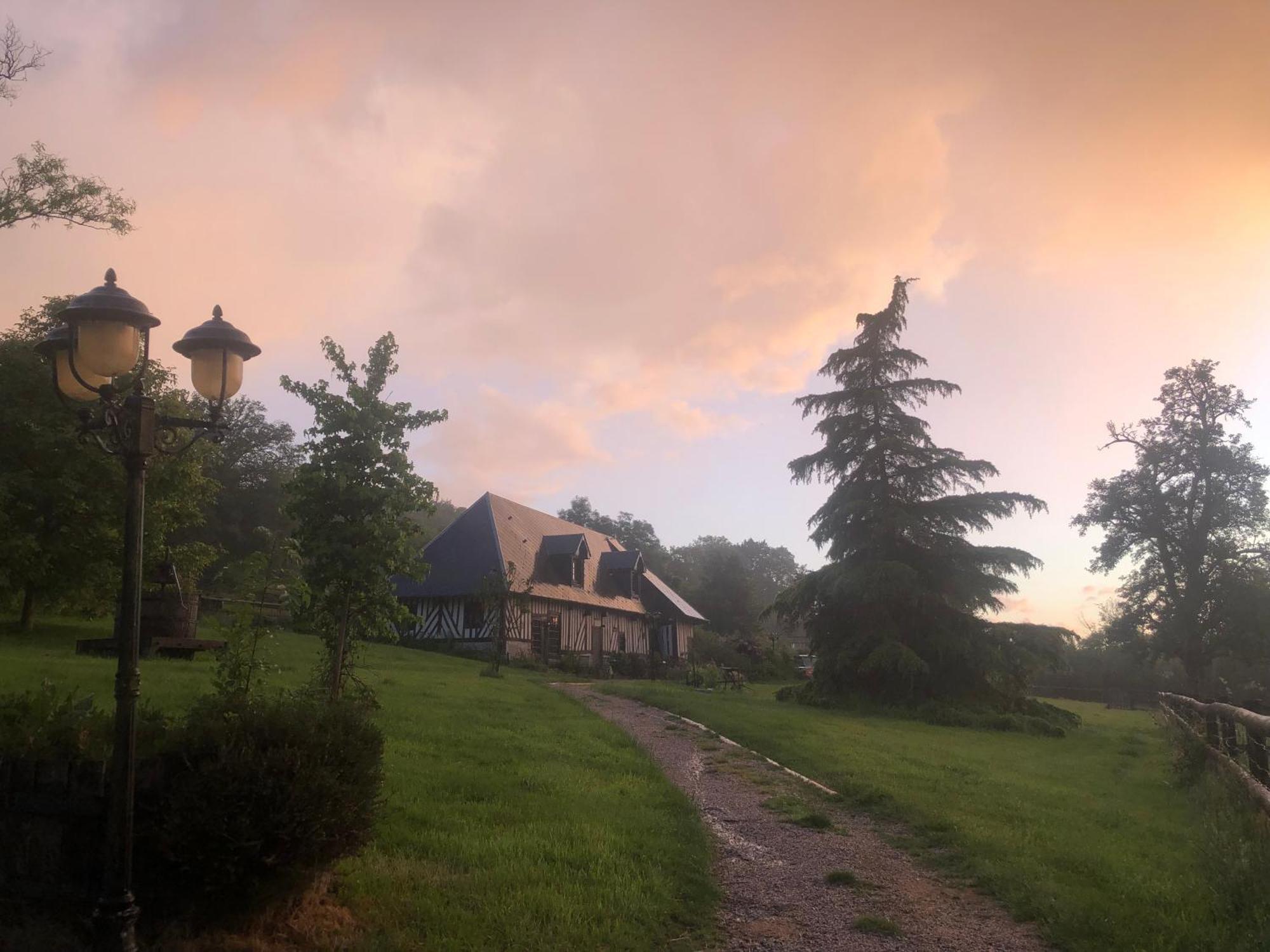 Bed and Breakfast Le Champ Des Possibles Manerbe Exterior foto